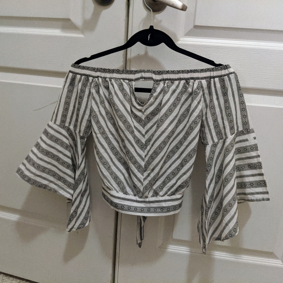 Bell sleeve crop top - Picture 1 of 2